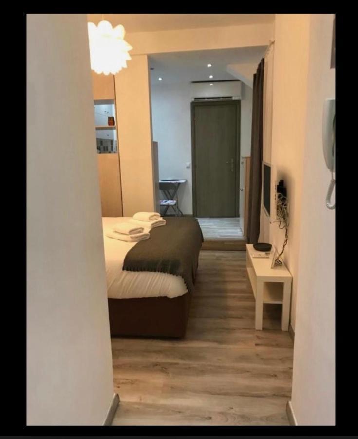 Small Budget Diamond Apartment In Agias Sofias. Thessaloníki Ngoại thất bức ảnh